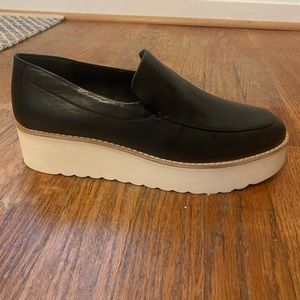 Vince size 6.5m black flats